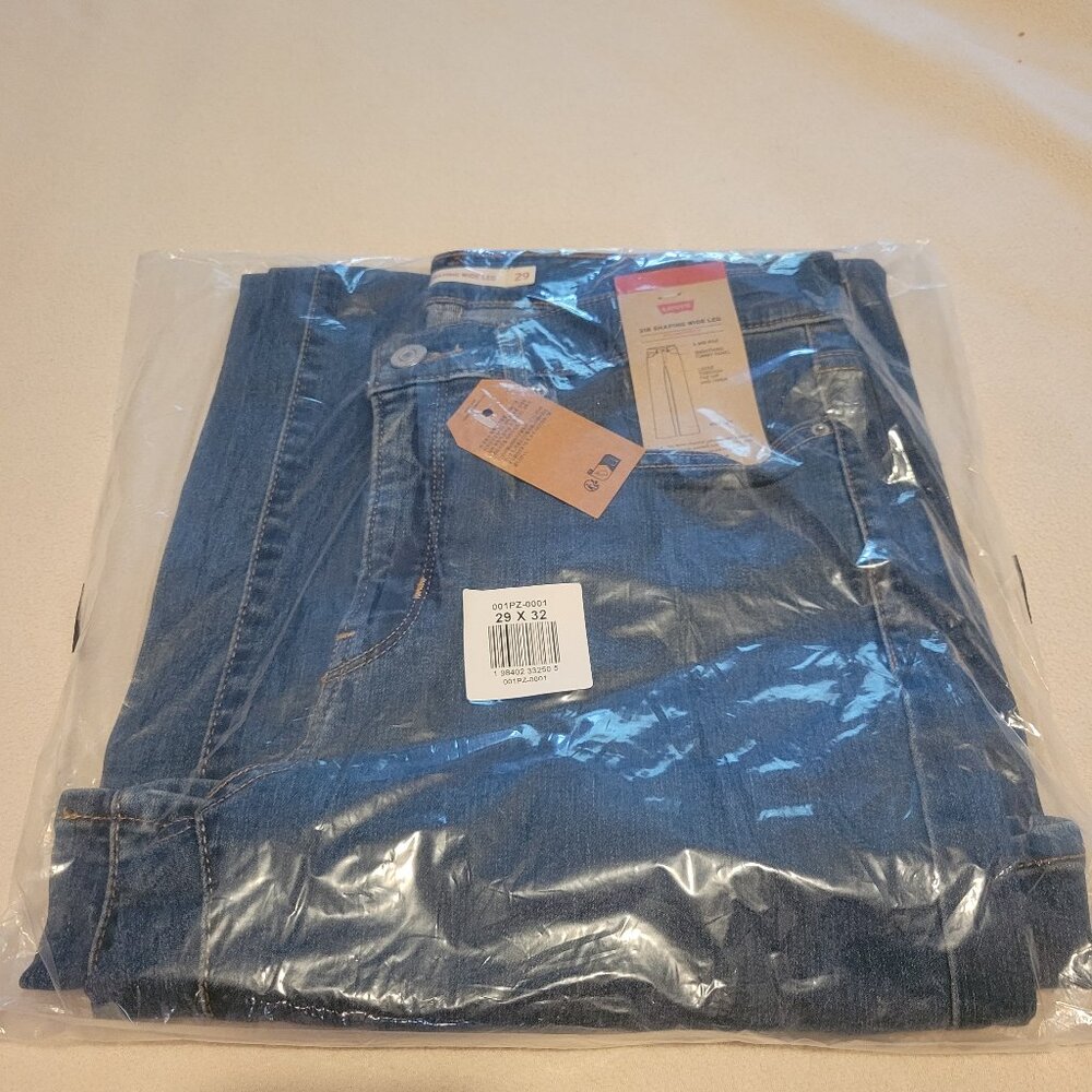 Women's Levi's NWT - 318 Shaping Wideleg 29 x32 Color Clever Girl